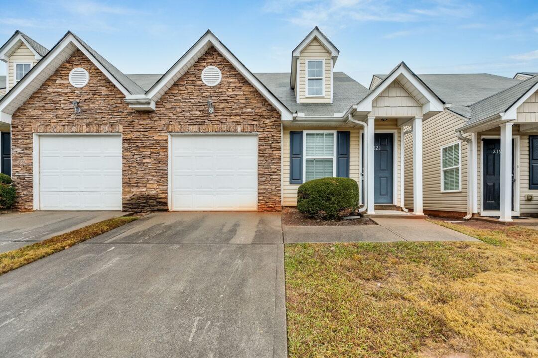 221 Alton Cir, Villa Rica, GA 30180